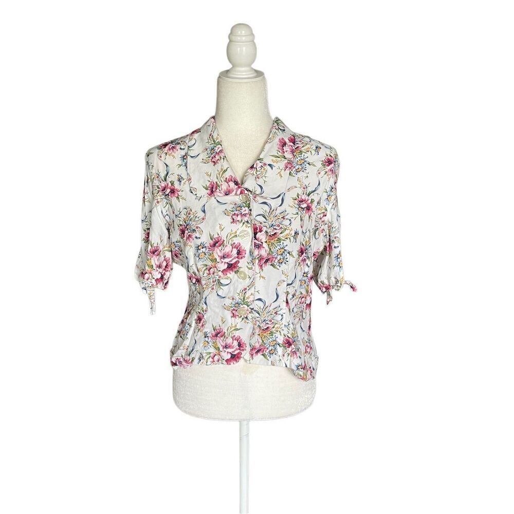 90s Susan Bristol white button down cottage core floral short sleeve top